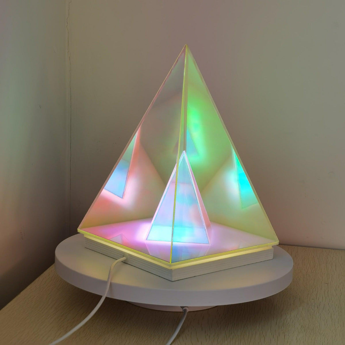 lampe pyramide branchement usb